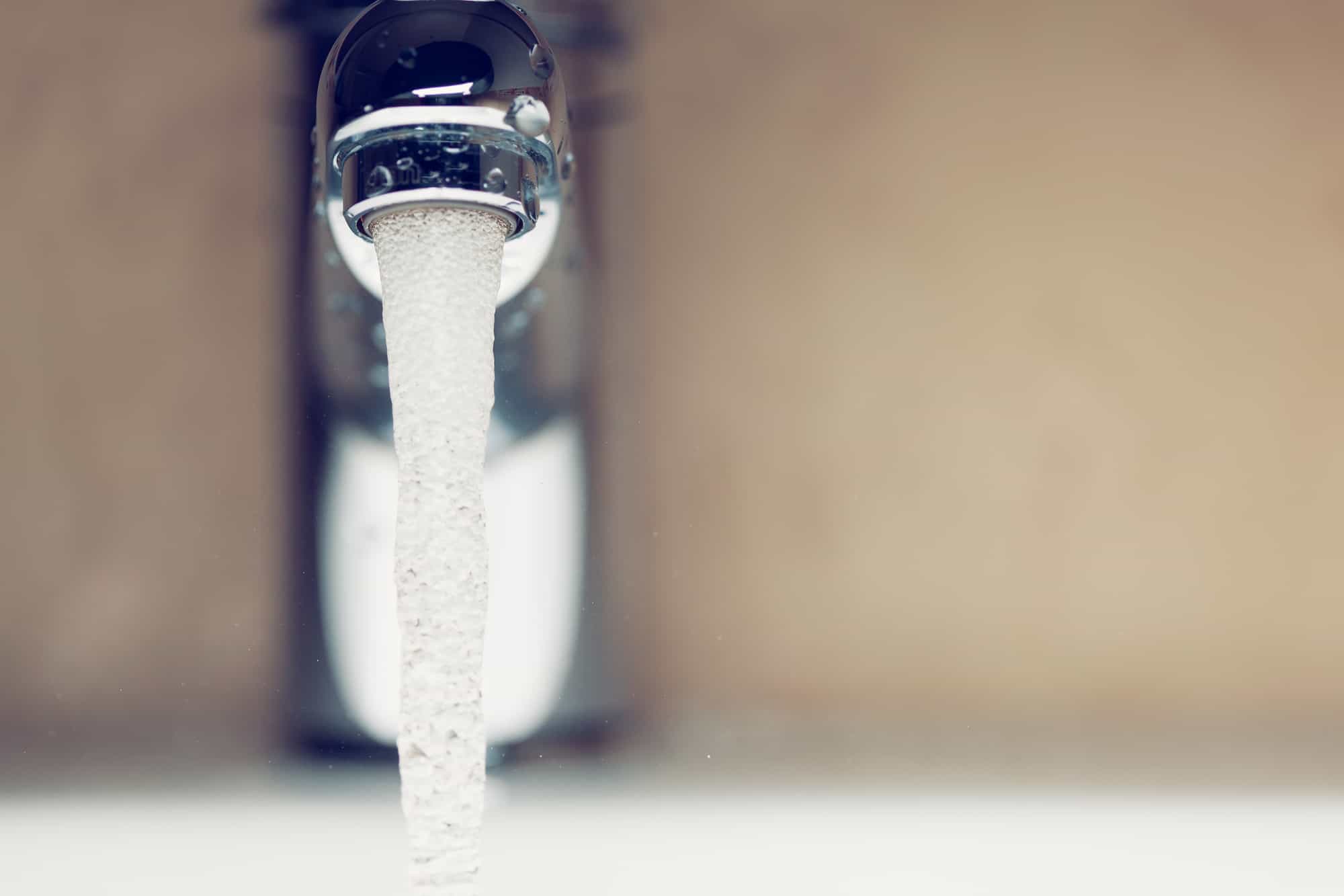 How to Remove the Flow Restrictor From a Delta Kitchen Faucet