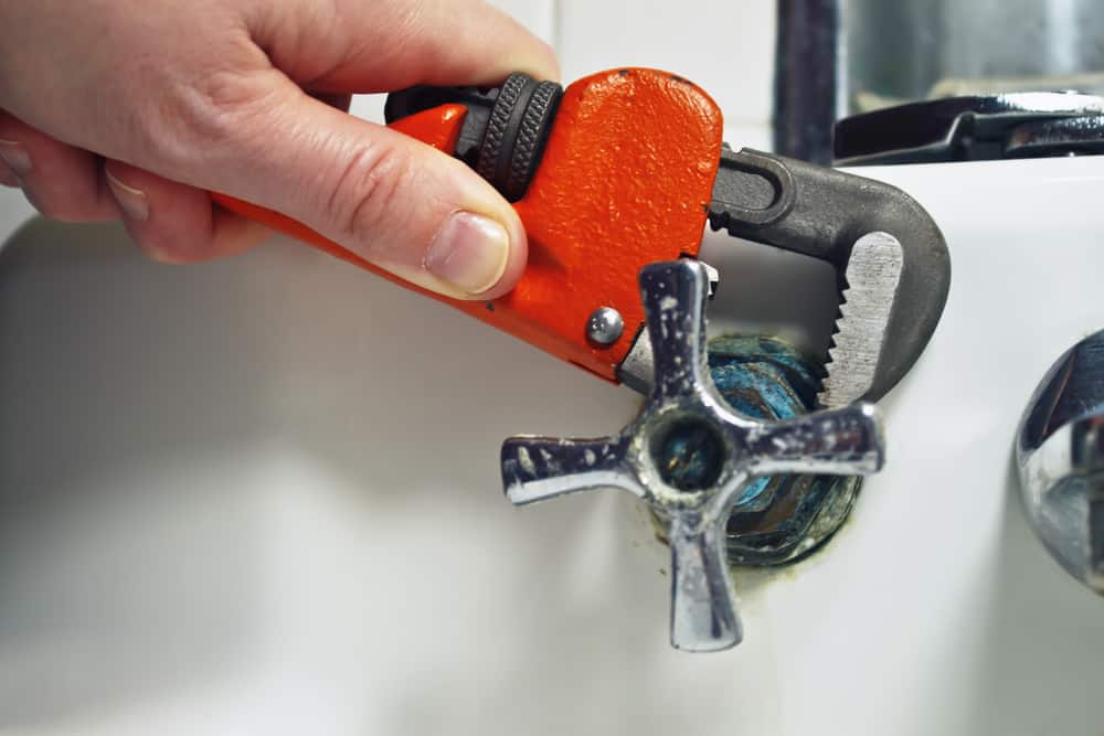 How to Loosen a Stuck Faucet Stem