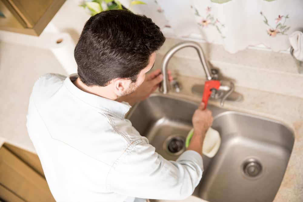 How To Turn Off A Sink Sprayer