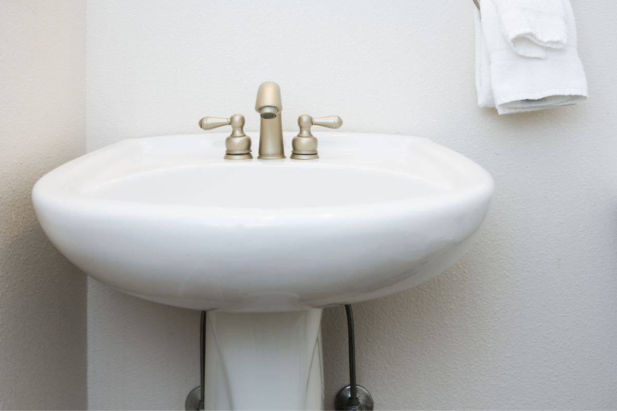 Best Faucets For Pedestal Sinks