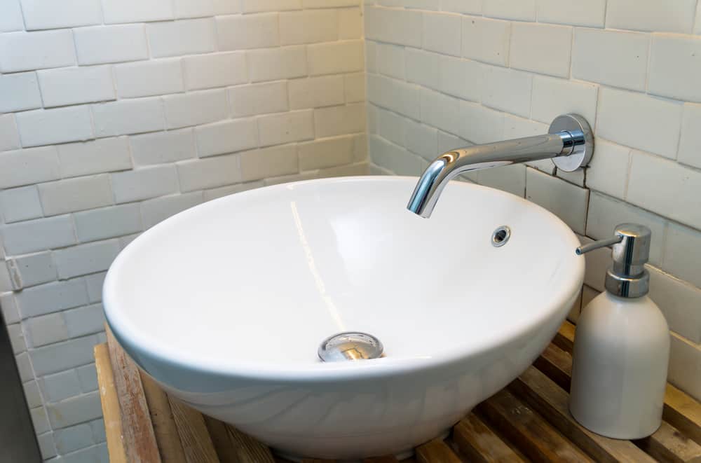 Pros And Cons Of Wall-Mounted Faucets