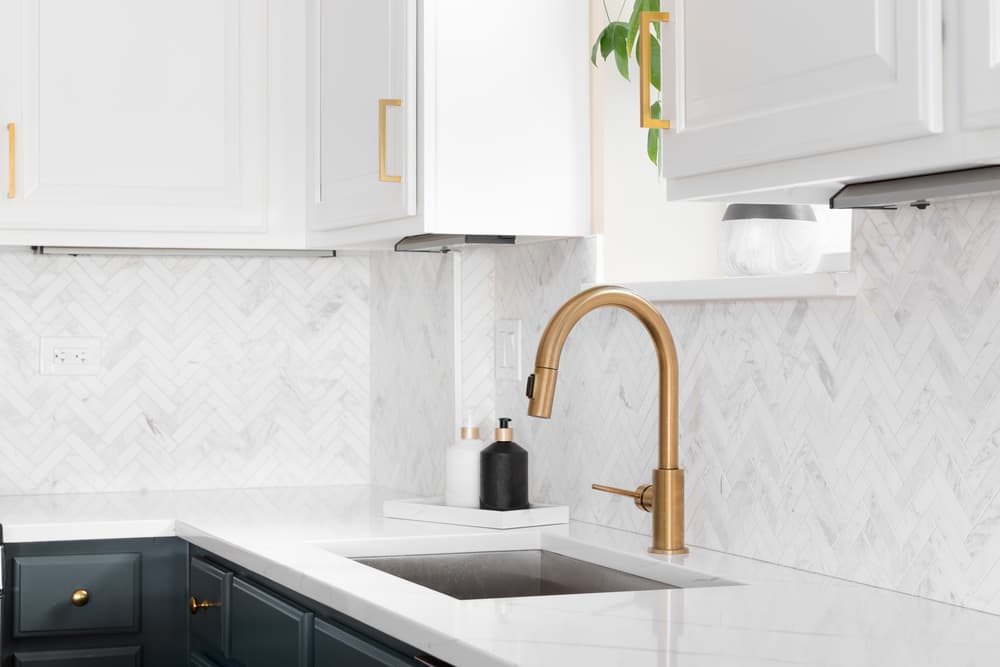 Modern Kitchen and Backsplash